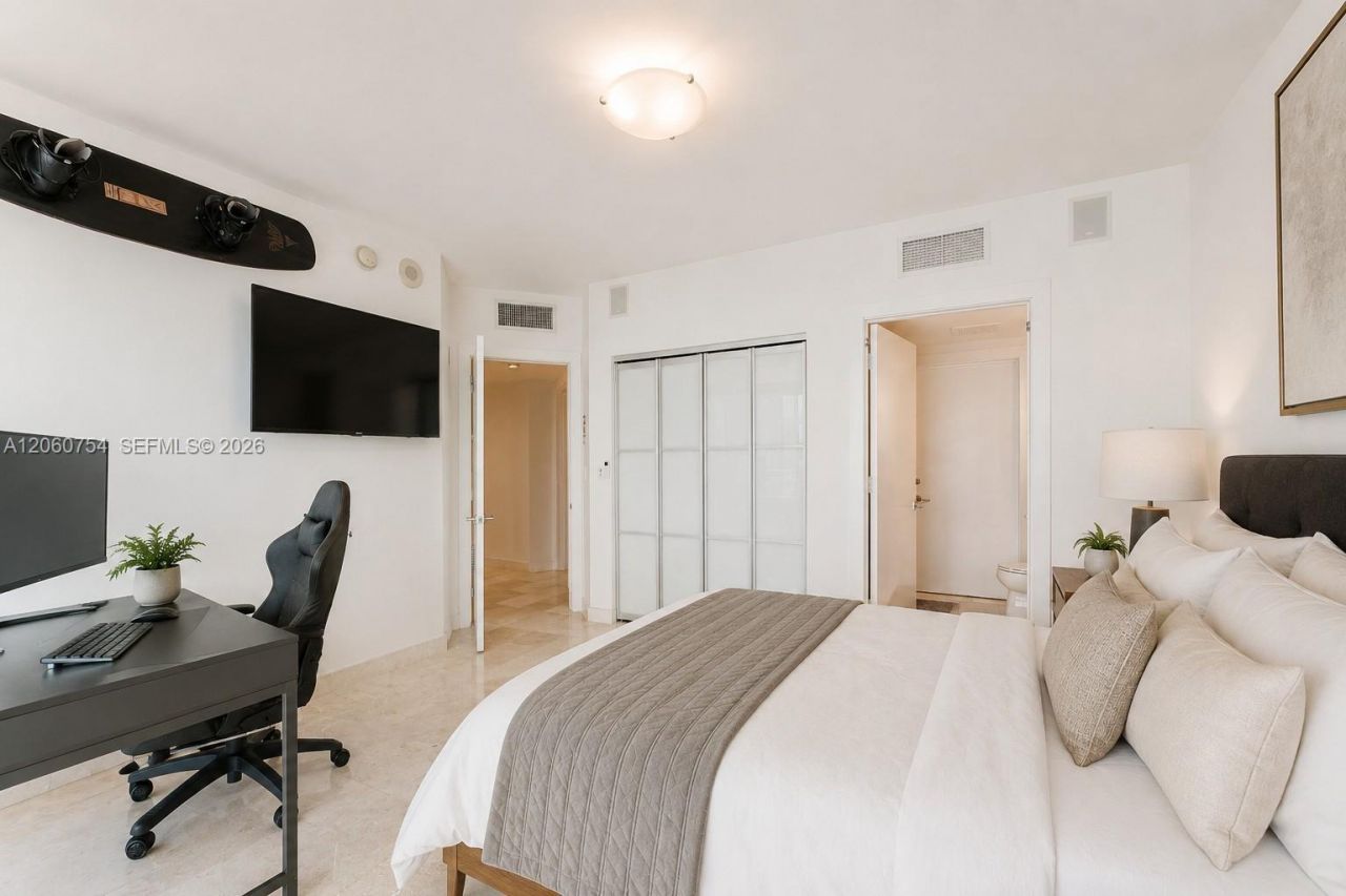 1331 Brickell Bay Dr, Unit 2805, Miami, FL 33131 Photo