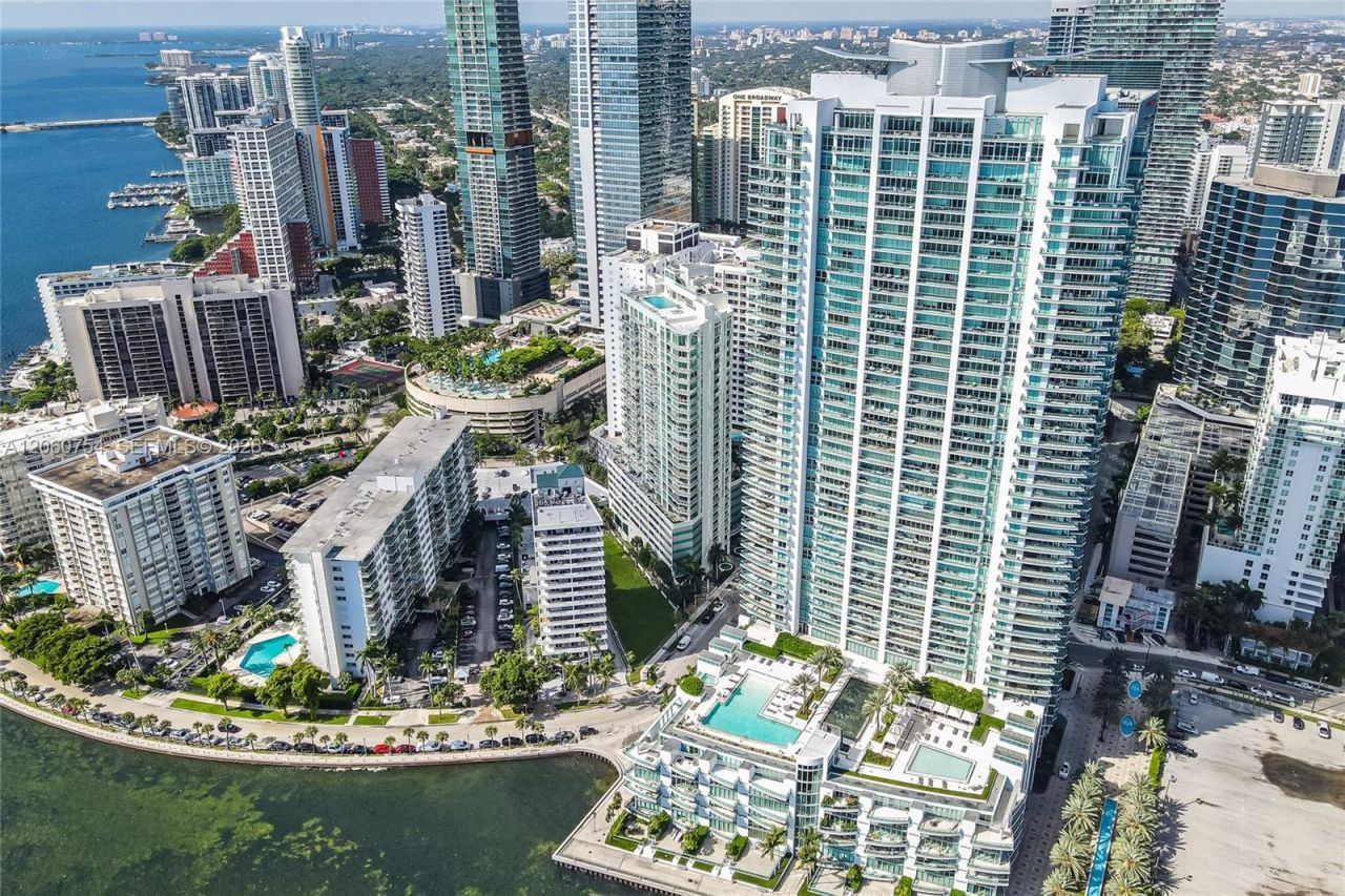 1331 Brickell Bay Dr, Unit 2805, Miami, FL 33131 Photo