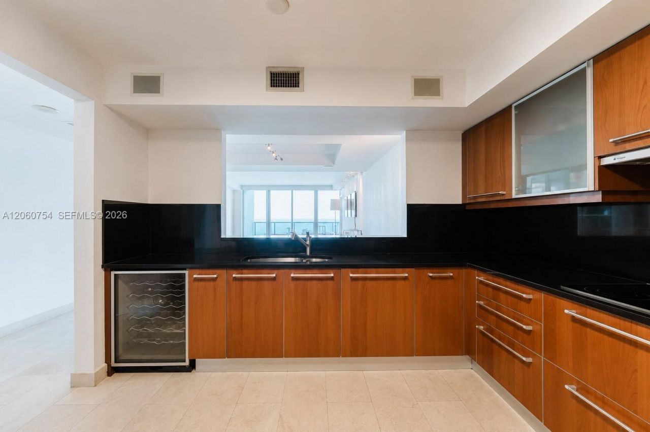 1331 Brickell Bay Dr, Unit 2805, Miami, FL 33131 Photo