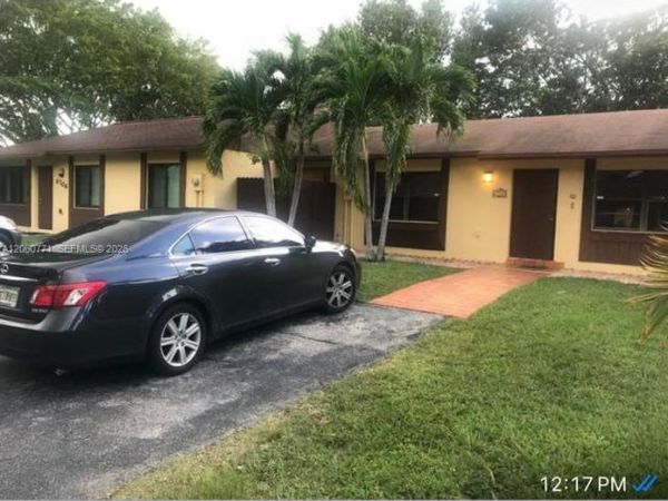 6704 SW 147th Ct , Miami, FL 33193