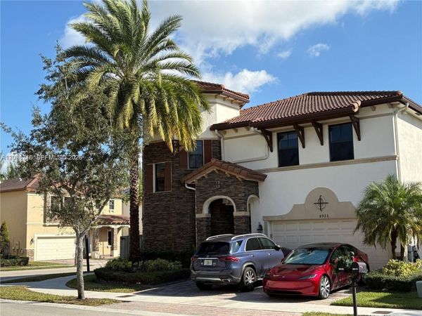 8925 NW 99th Ct , Doral, FL 33178