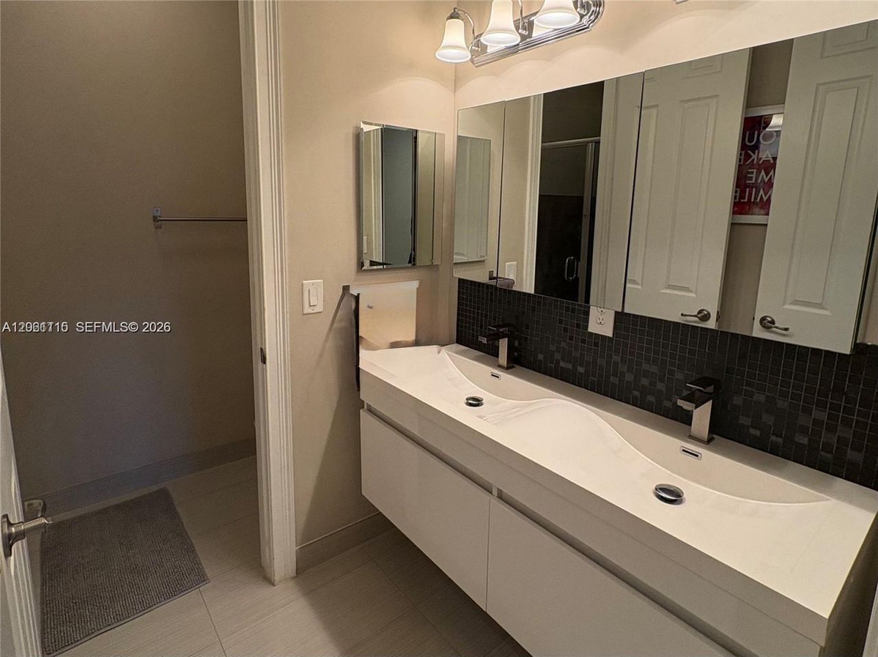 8925 NW 99th Ct, Doral, FL 33178 Photo