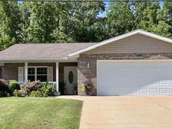 210 Stone Ridge Drive , Hannibal, MO 63401