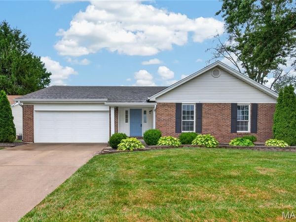 3036 Country Knoll Drive, St Charles, MO 63303