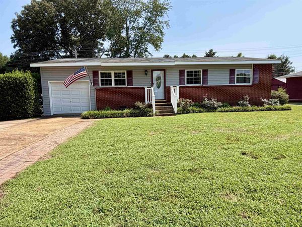 221 Davis Ave, Florence, AL 35633