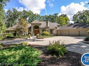 9673 CROSS CREEK Drive, Green Oak Township, Mi 48178