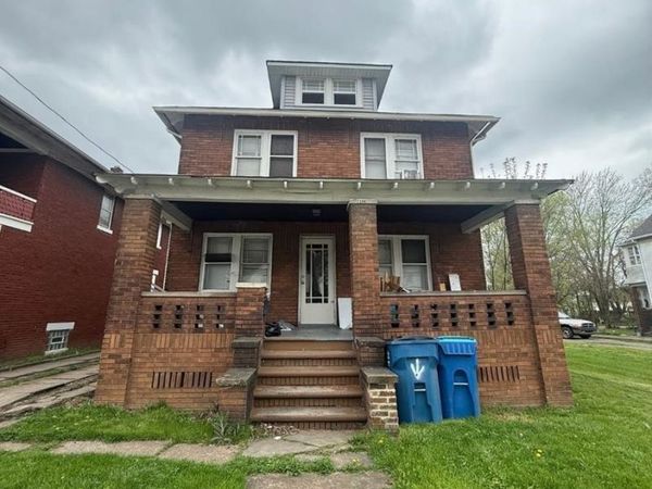 2394 Elyria Avenue , Lorain, OH 44055