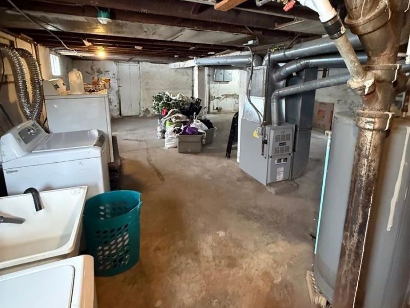 2394 Elyria Avenue , Lorain, OH 44055 Photo 9