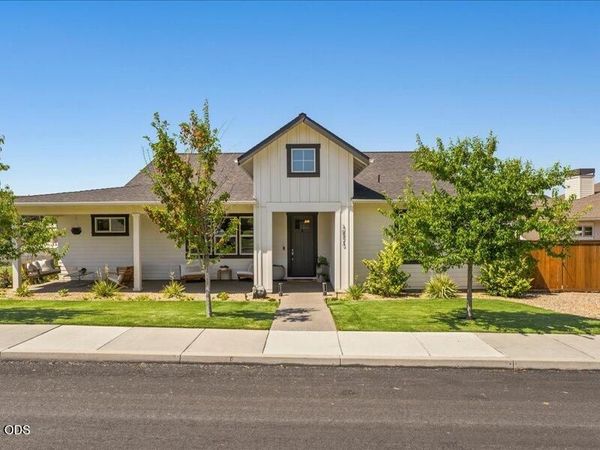 3573 SW 47th Street, Redmond, OR 97756