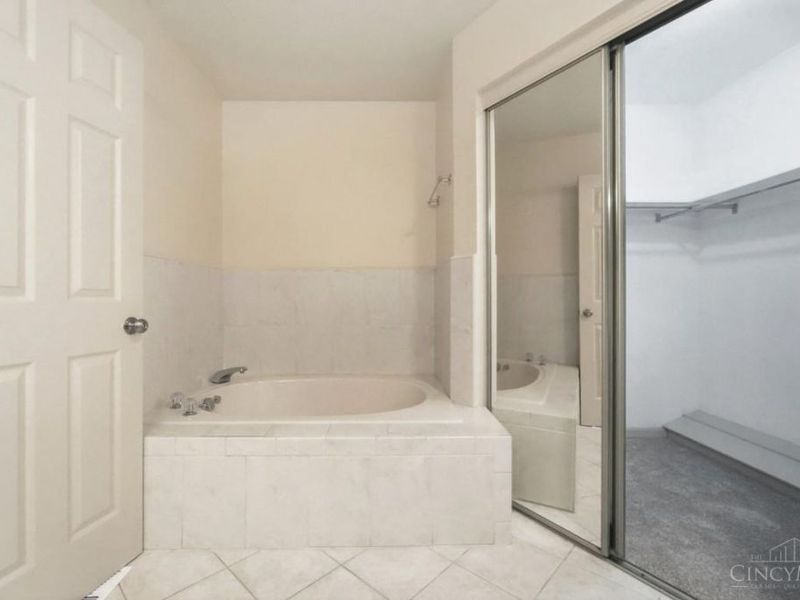 7590 Rolling Meadows Drive, West Chester, OH 45069 Photo 25