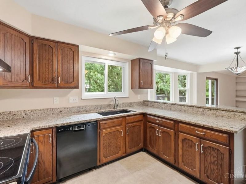 7590 Rolling Meadows Drive, West Chester, OH 45069 Photo 5