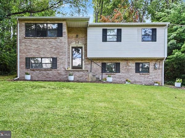 25 SCOUT LANE, HUMMELSTOWN, PA 17036