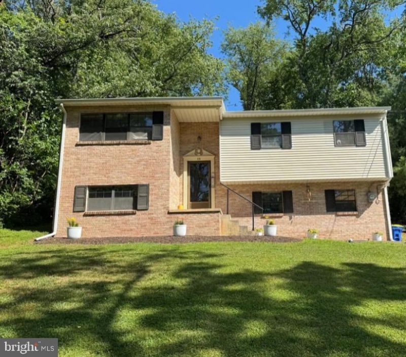 25 SCOUT LANE , HUMMELSTOWN, PA 17036
