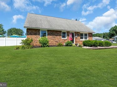 1011 NEW CHESTNUT STREET, BRISTOL, PA 19007