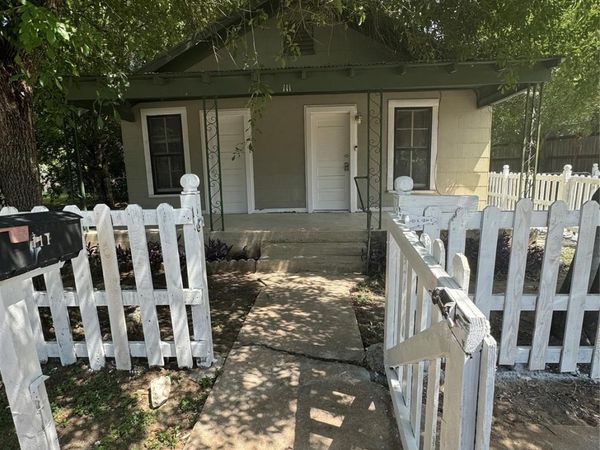 111 White Oak ST, Lockhart, TX 78644