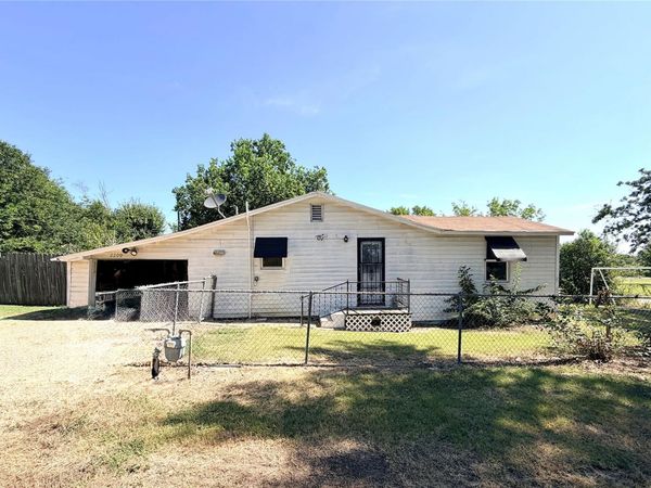 2200 W Gillis Ave , Cameron, TX 76520