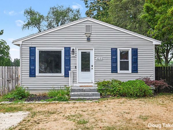 3233 Wayburn Avenue SW, Grandville, MI 49418