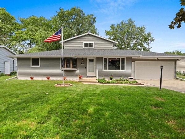 1248 APRIL LANE, Green Bay, WI 54304
