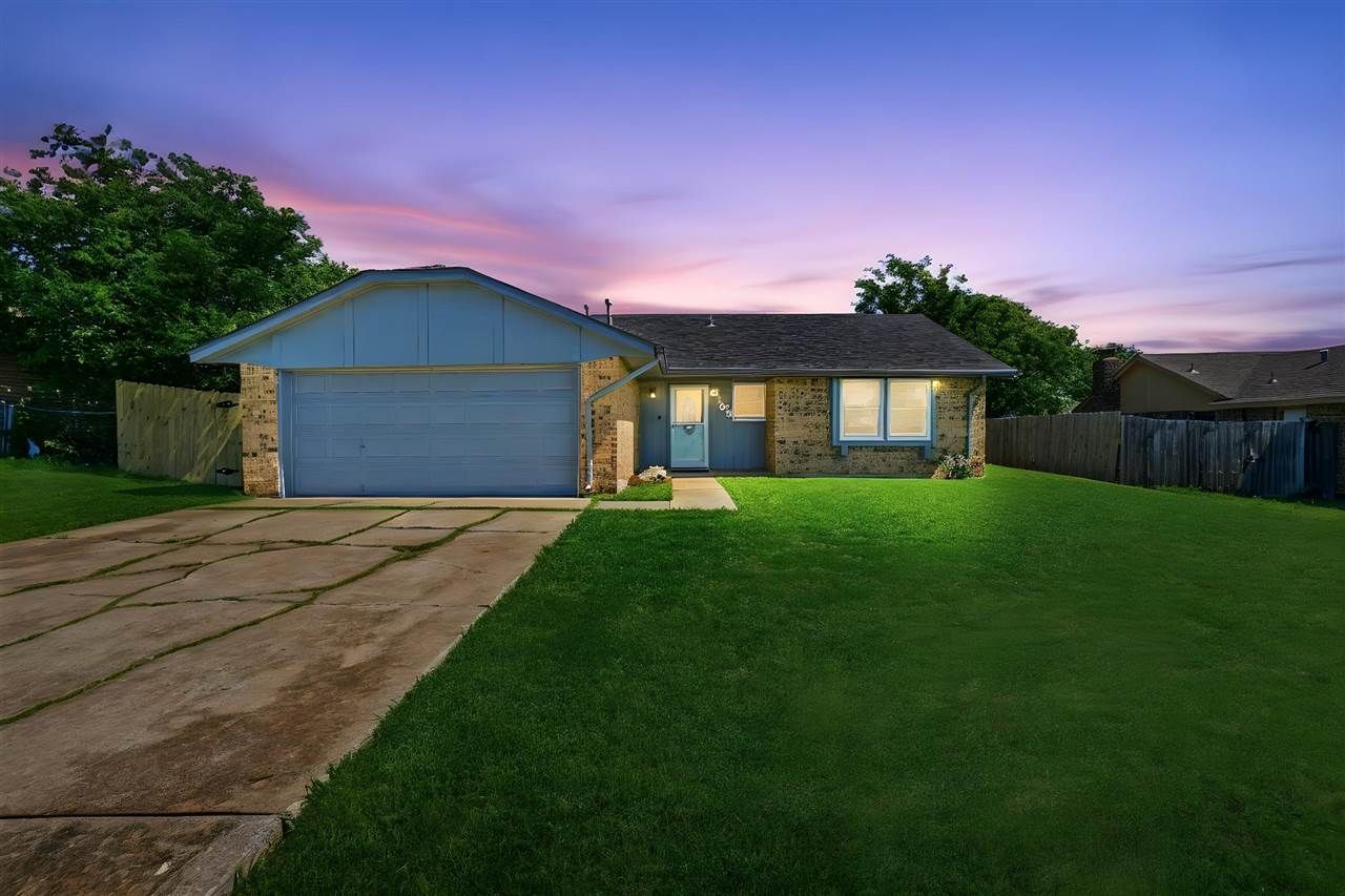 6103 SW Park Ave, Lawton, OK 73505 Main Photo