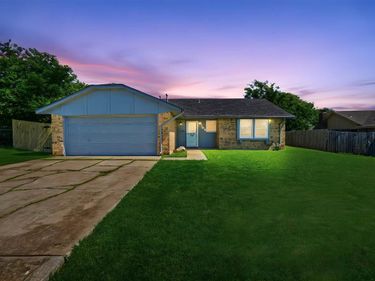 6103 SW Park Ave, Lawton, OK 73505