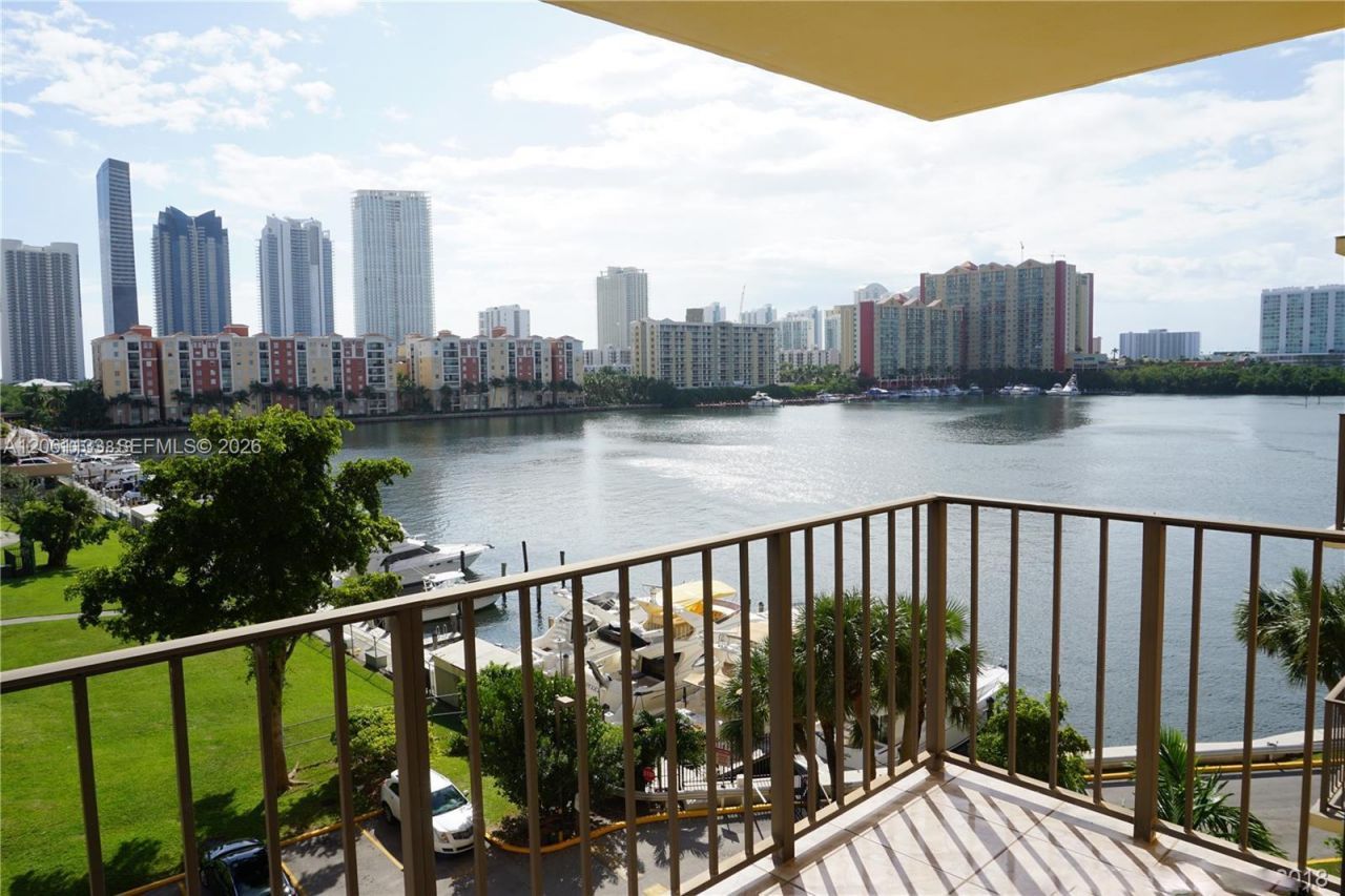 290 174th St, Unit 617, Sunny Isles Beach, FL 33160 Photo
