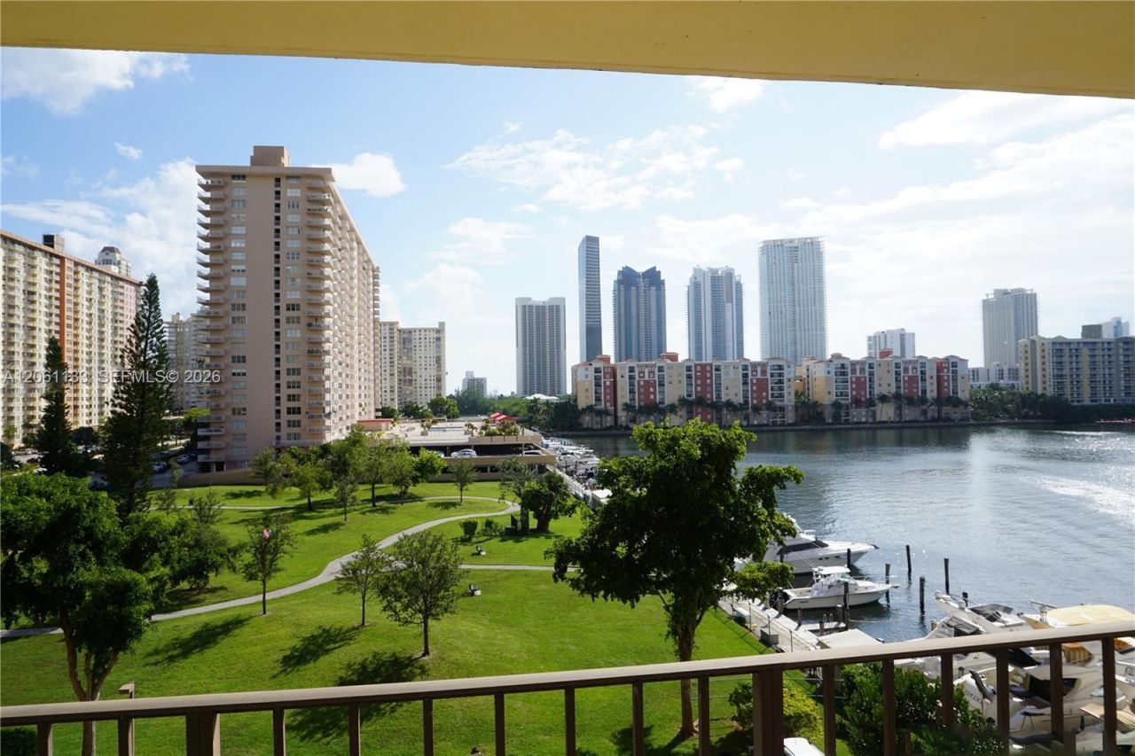 290 174th St, Unit 617, Sunny Isles Beach, FL 33160 Photo