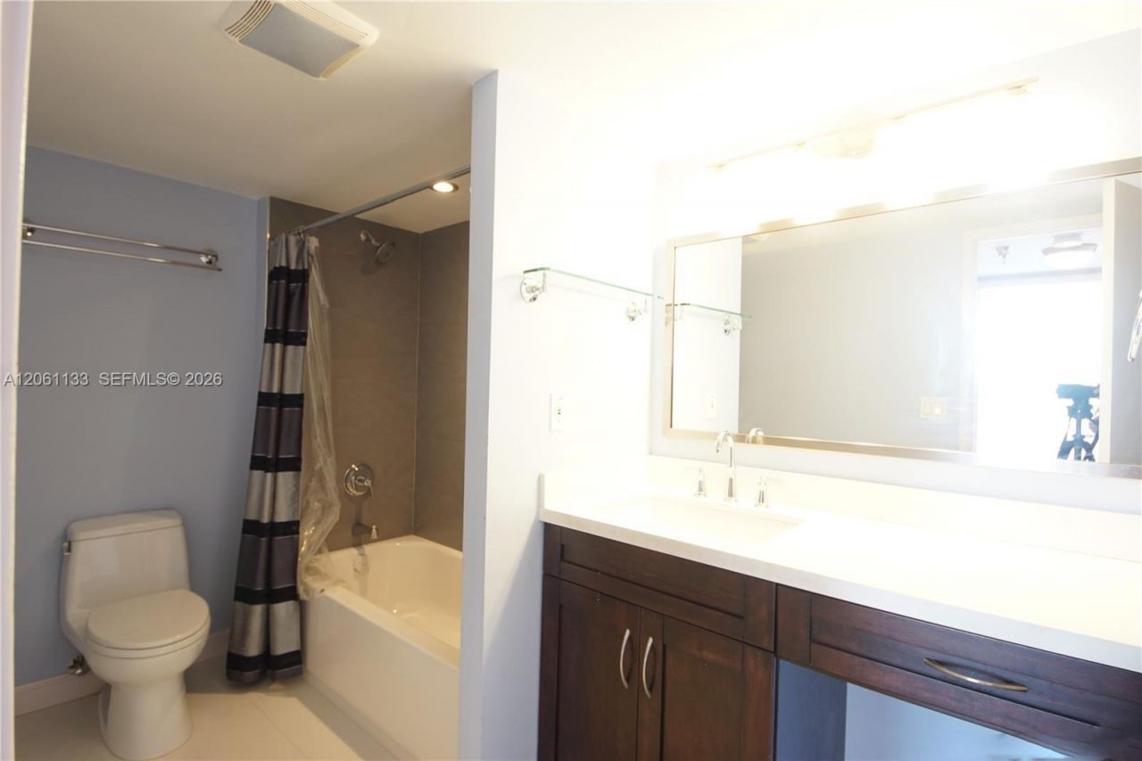 290 174th St, Unit 617, Sunny Isles Beach, FL 33160 Photo