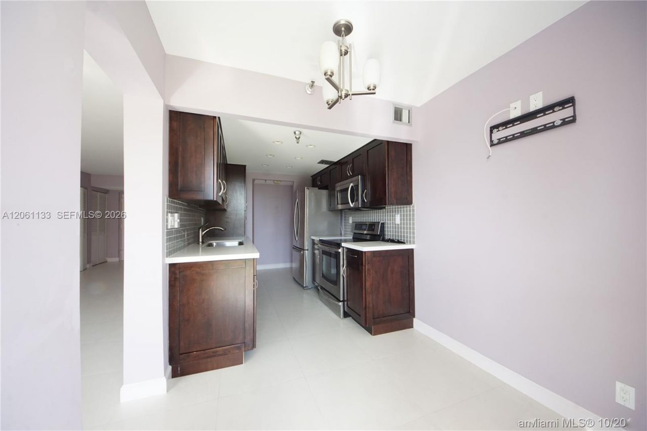 290 174th St, Unit 617, Sunny Isles Beach, FL 33160 Photo