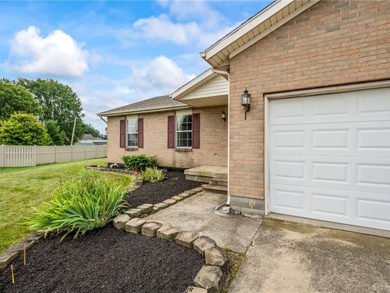 405 Patty Drive, Bradford, OH 45308 Photo 4