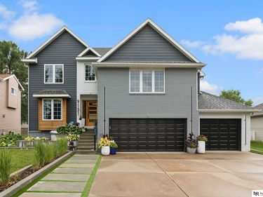 9131 Merryvale Drive, Lincoln, NE 68526
