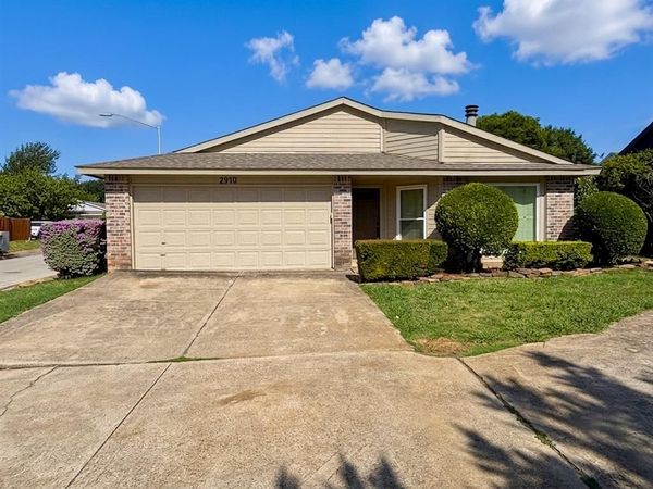 2910 Galemeadow Drive , Fort Worth, TX 76123