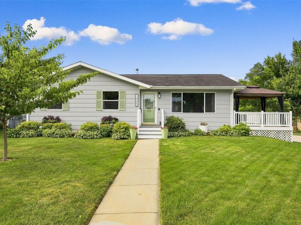 1405 Brockman Ave , Marion, IA 52302