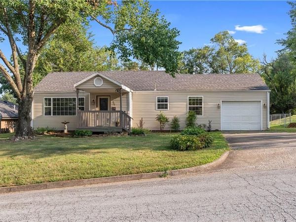 700 W Burton Street, Nevada, MO 64772