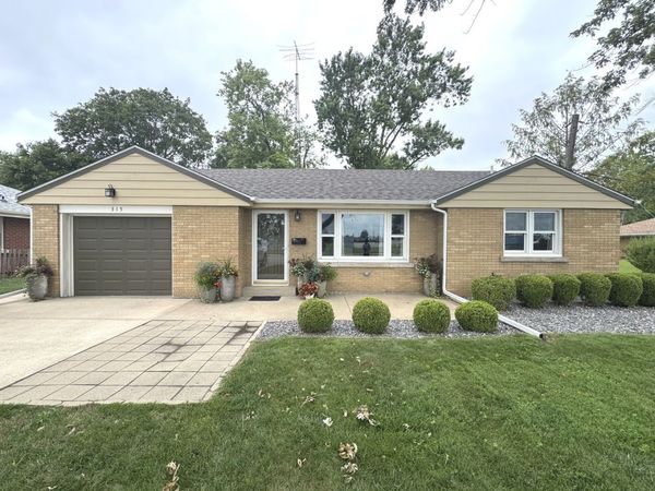 315 W Brookmont Boulevard , Bradley, IL 60915