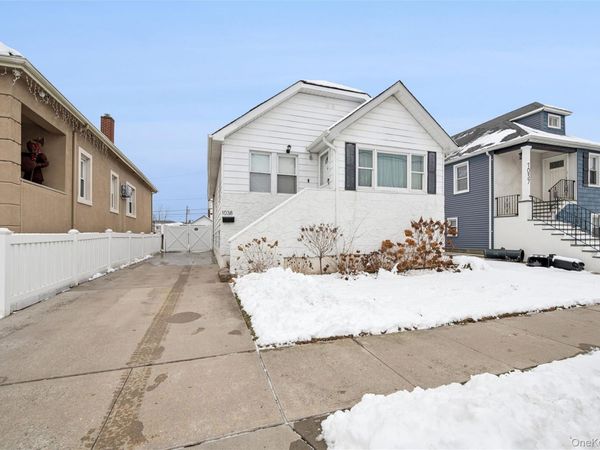 1038 Traymore Boulevard , Island Park, NY 11558