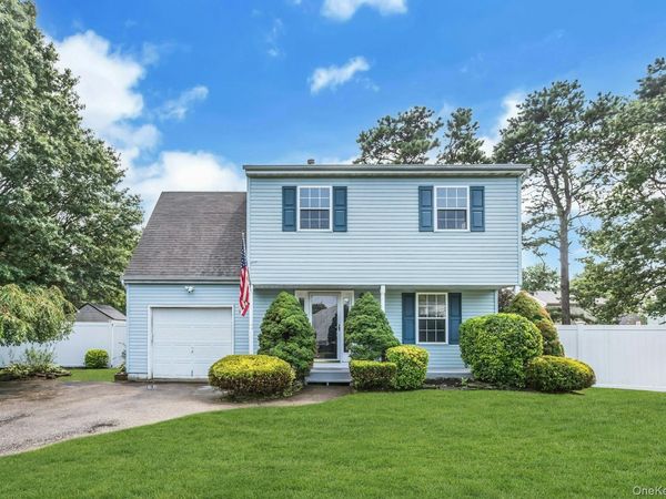 51 Bridger Boulevard , Central Islip, NY 11722