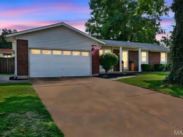 2812 Olde Gloucester Drive , St Charles, MO 63301