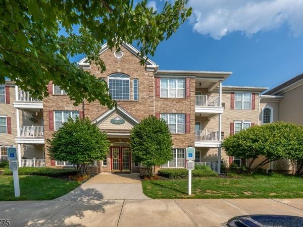 319 Sophee Ln, Lakewood, NJ 08701