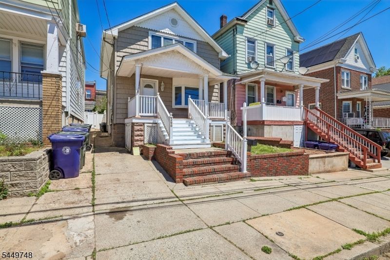 366 Jeffries St, Perth Amboy, NJ 08861 Main Photo