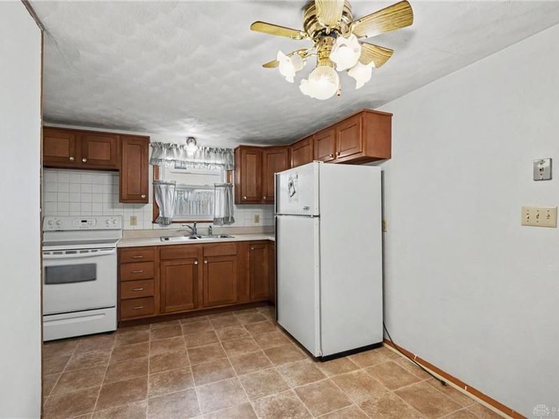 215 E James Street, Bradford, OH 45308 Photo 10
