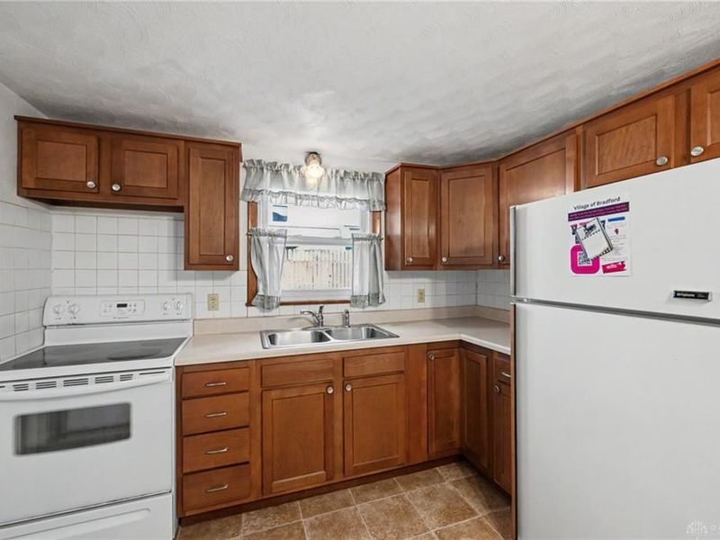 215 E James Street, Bradford, OH 45308 Photo 11