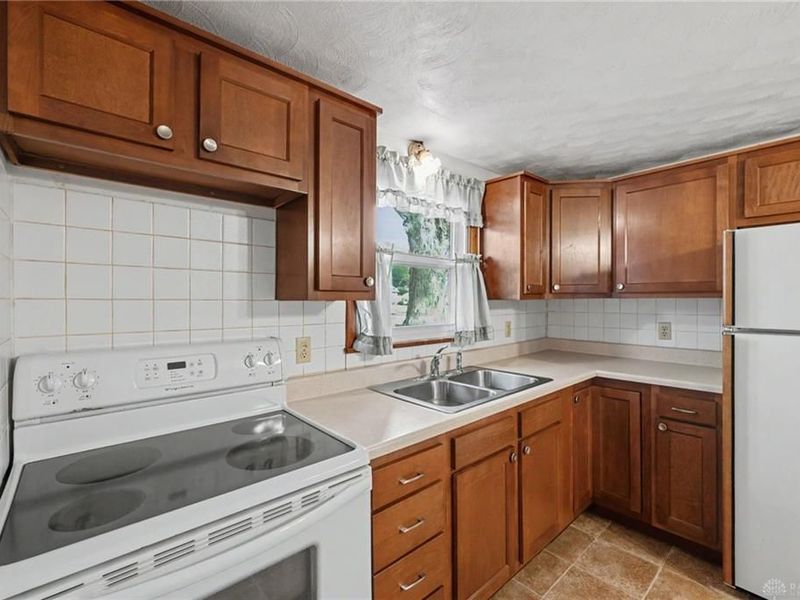 215 E James Street, Bradford, OH 45308 Photo 12