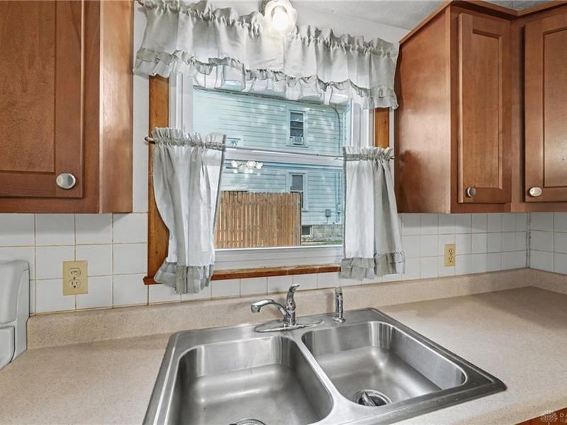 215 E James Street, Bradford, OH 45308 Photo 13