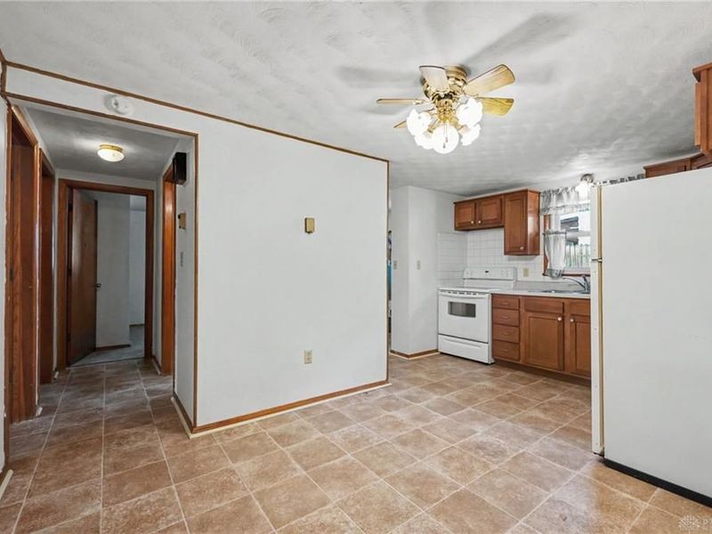 215 E James Street, Bradford, OH 45308 Photo 9