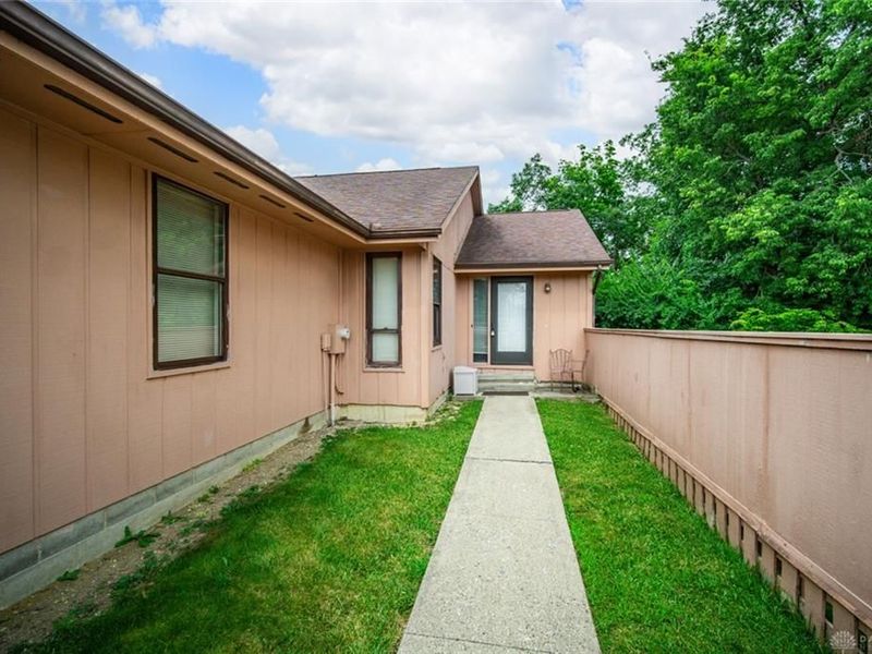1599 Long Bow Lane, West Carrollton, OH 45449 Photo 2