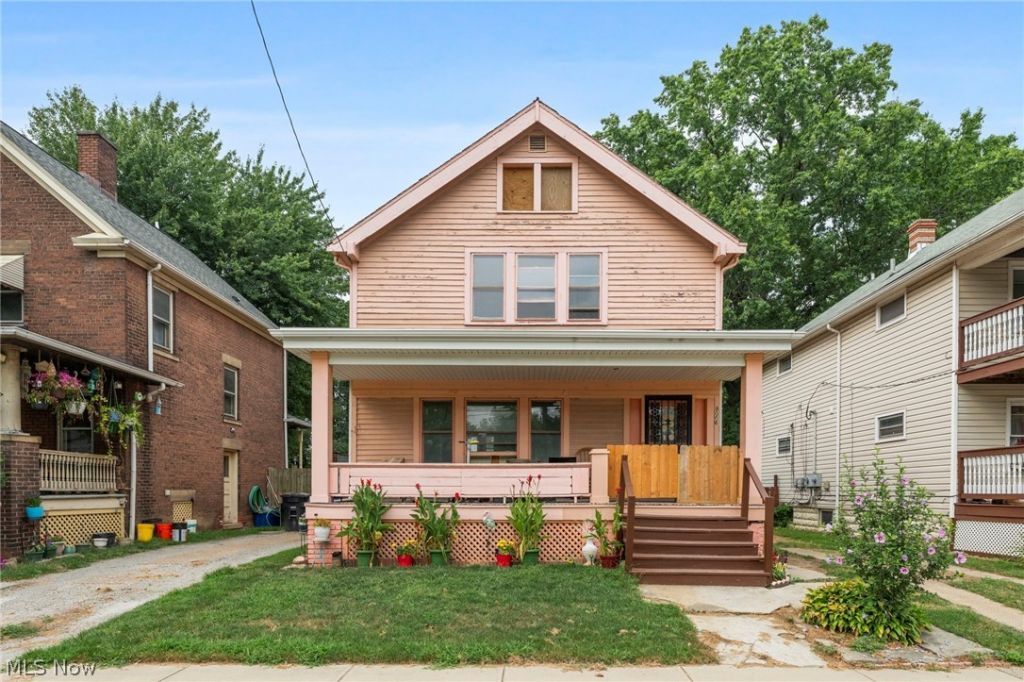 8006 Halle Avenue, Cleveland, OH 44102 Main Photo