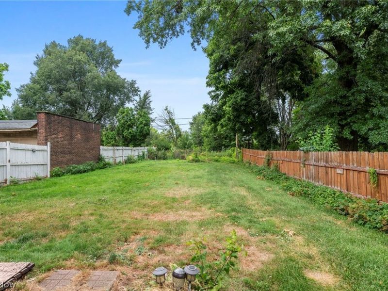 8006 Halle Avenue, Cleveland, OH 44102 Photo 22