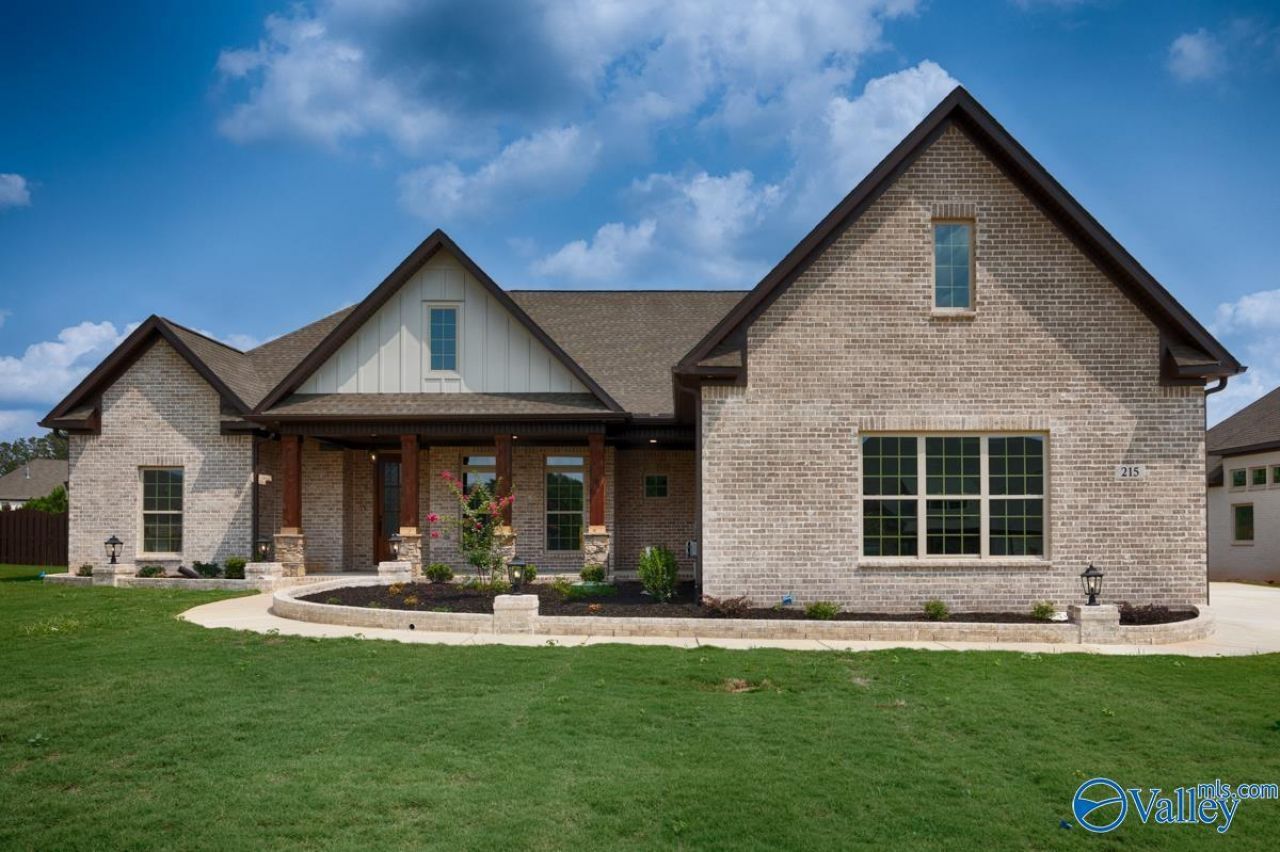 20 Bluff Creek, Huntsville, AL 35803 Main Photo