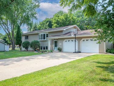 912 Shoreacres Drive, Fairmont, MN 56031