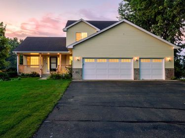 1011 Hillock Street NW, Isanti, MN 55040